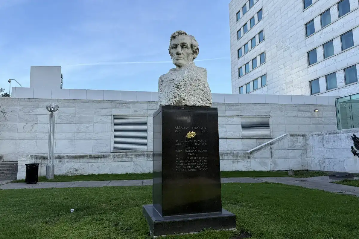The statue of Abraham Lincoln, Hart Plaza