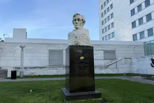 The statue of Abraham Lincoln, Hart Plaza