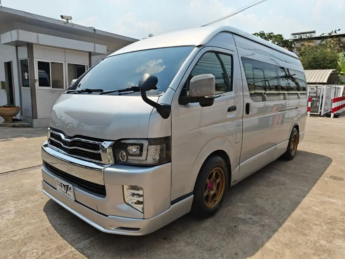 Comfortable Private Departure Transfer: Bangkok Hotel to Suvarnabhumi Airport