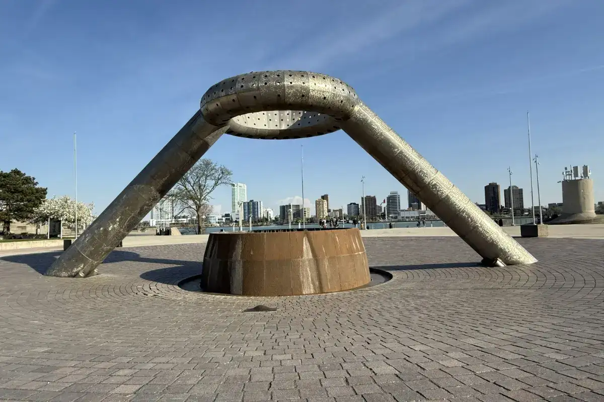 Top-Rated Downtown Detroit Walking Tour: Essential Art Deco & History